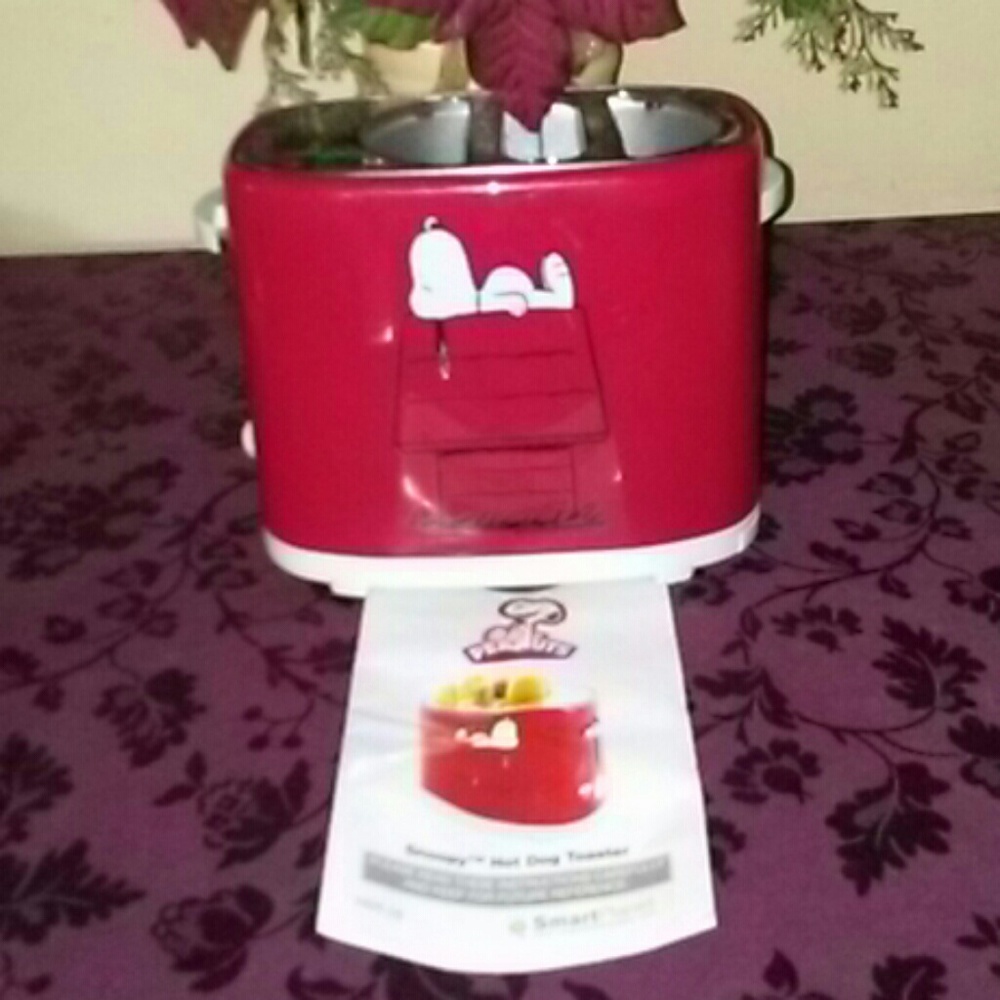 COLLECTIBLE! PEANUTS SNOOPY HOT DOG TOASTER